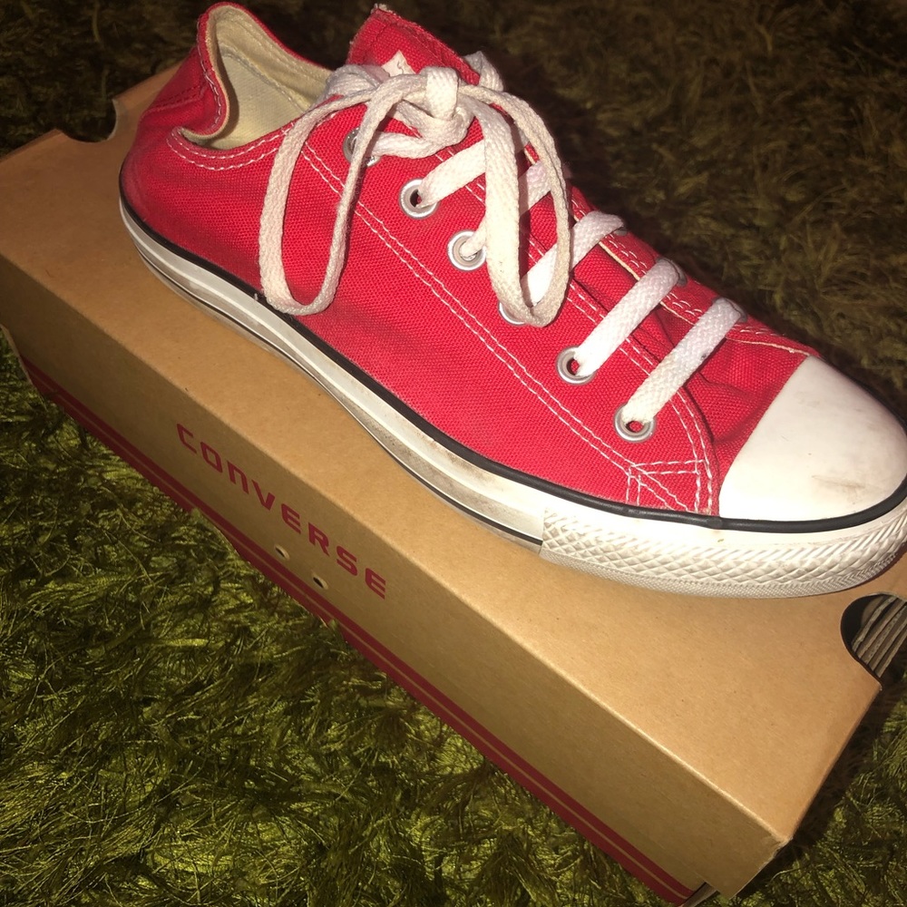 Red low top converse